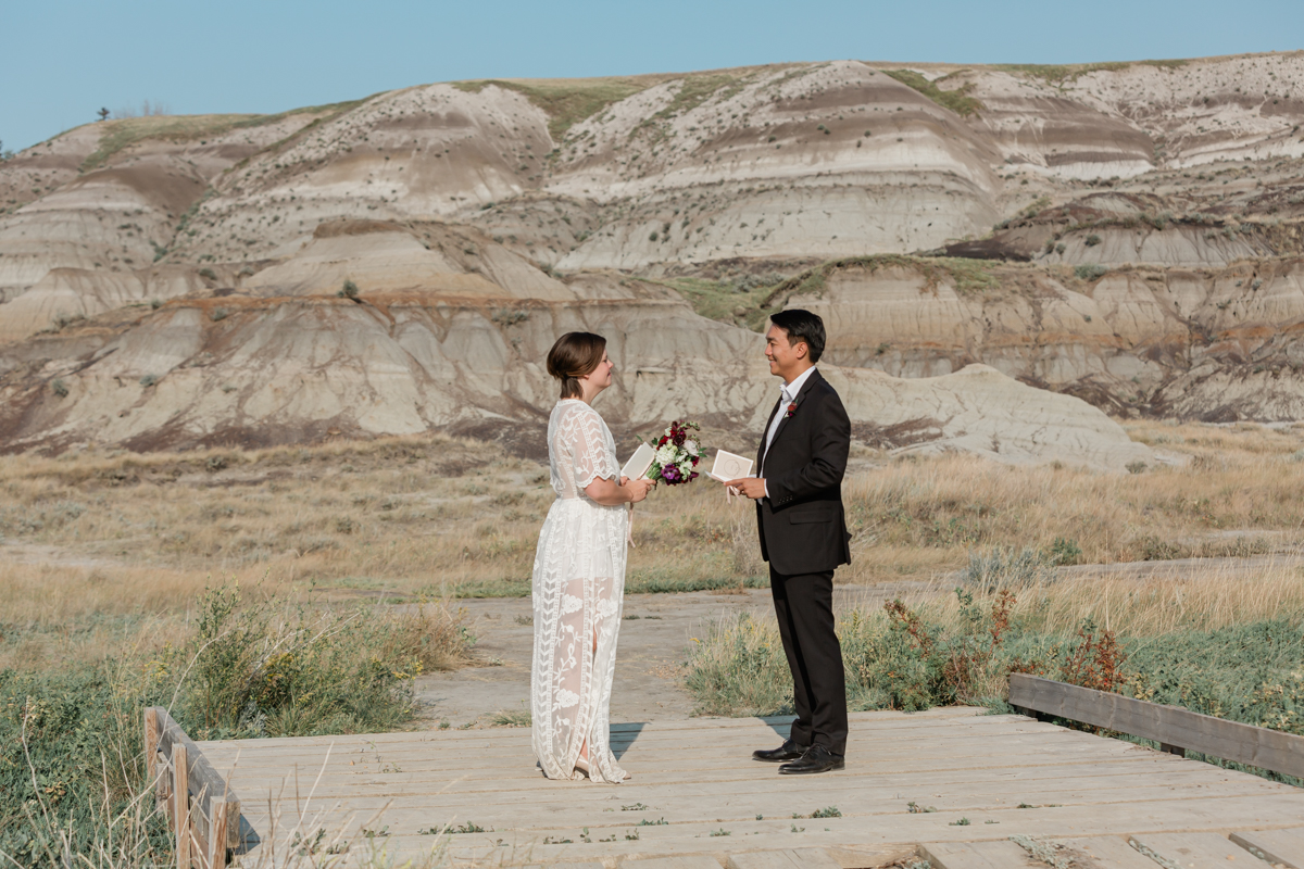 A couple eloping in Horseshoe Canyon Drumheller Alberta and saying their vows 