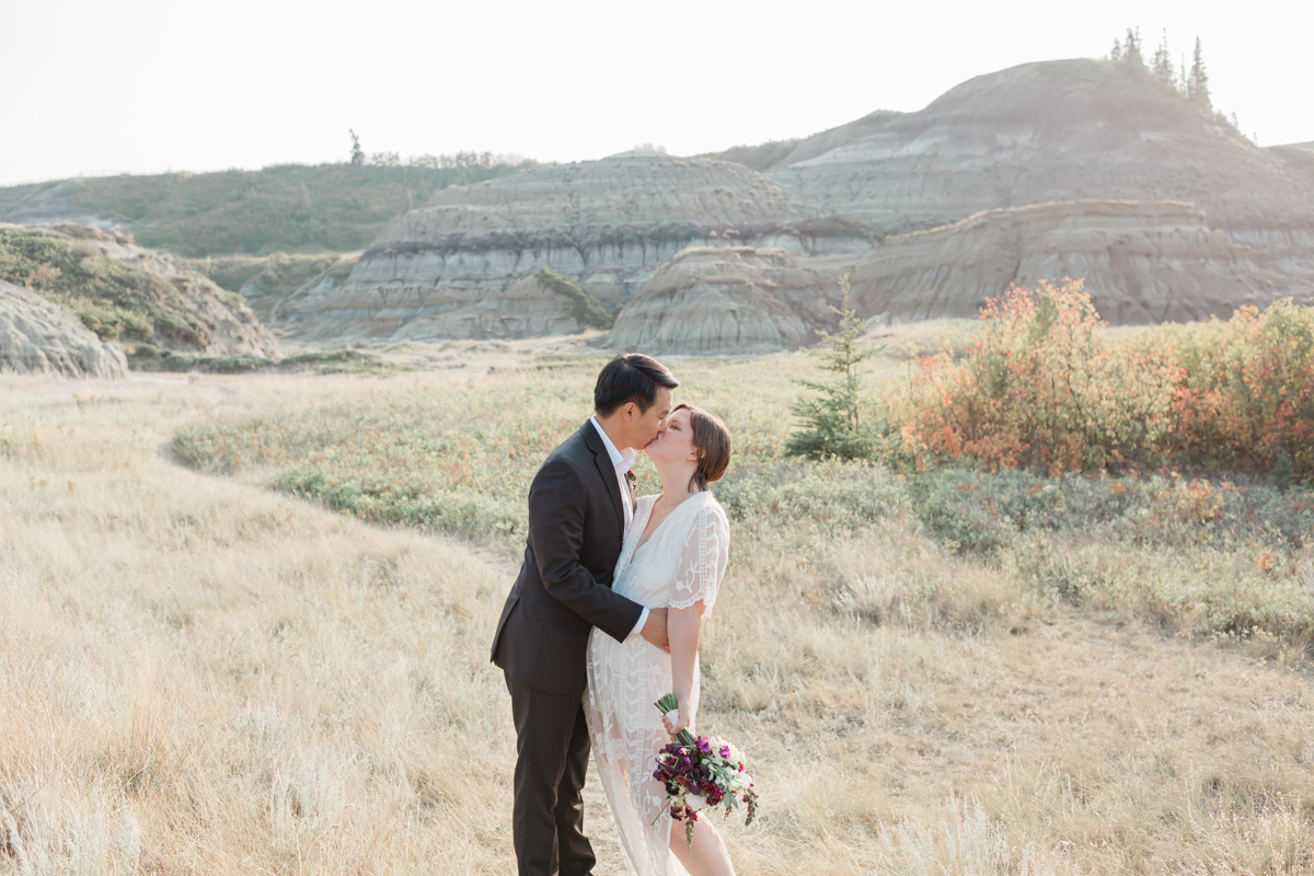 A couple kissing at Horseshoe Canyon in Drumheller Alberta