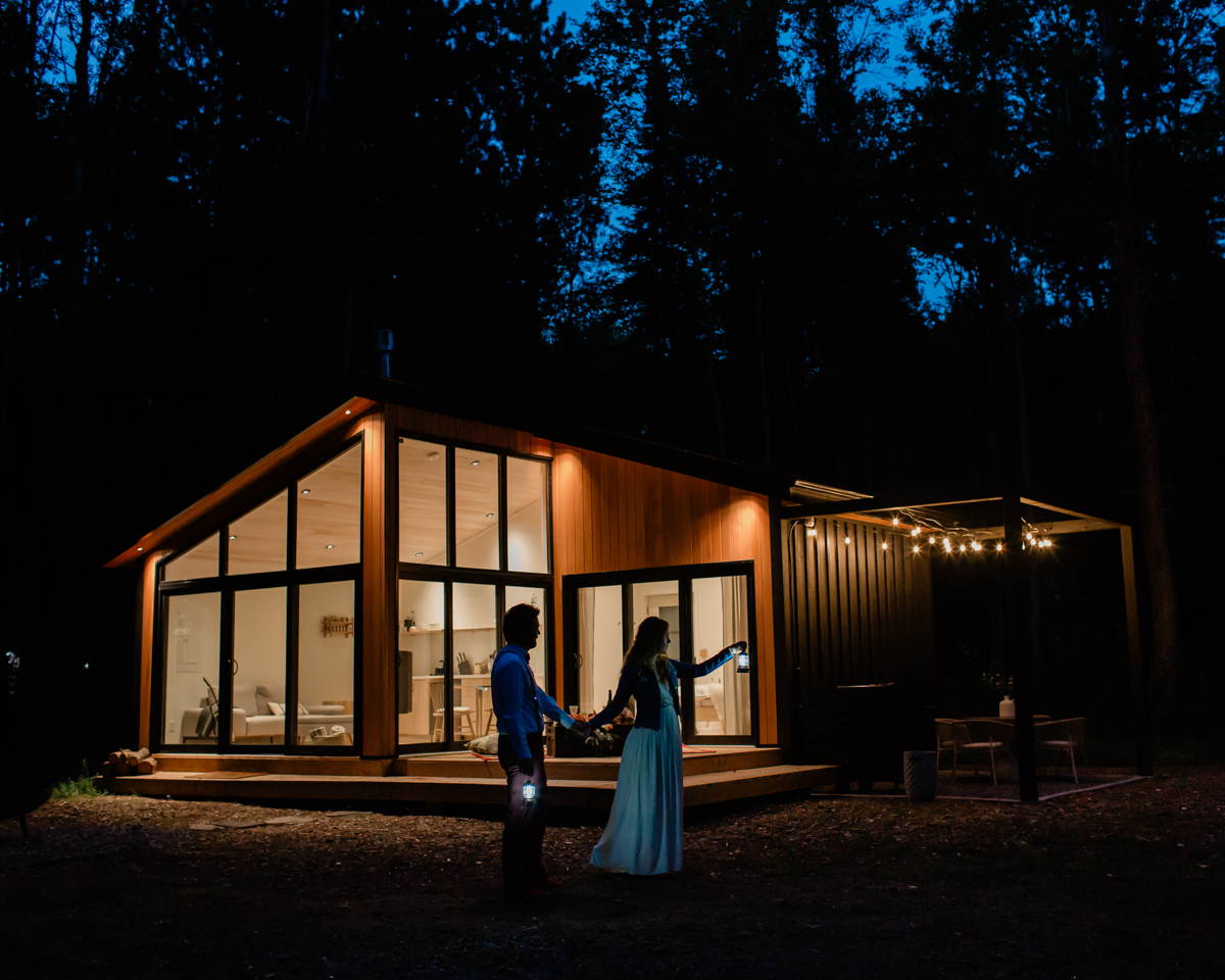 Blue hour photos at Chelsea and Kevin's airbnb for their Ontario elopement 