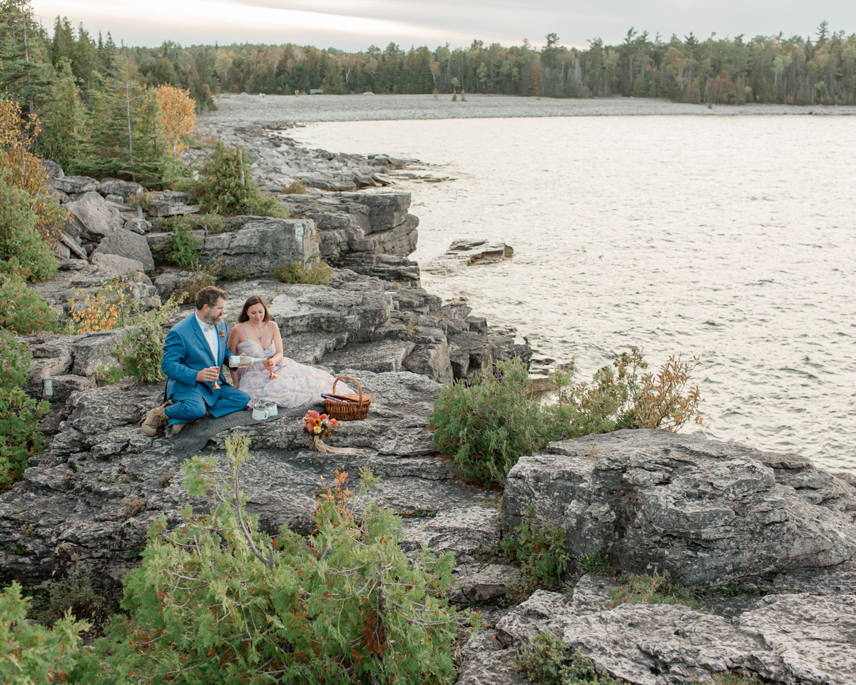 Katie and John have a wings and book picnic near the Grotto and Indian Head Cove for their Ontario elopement