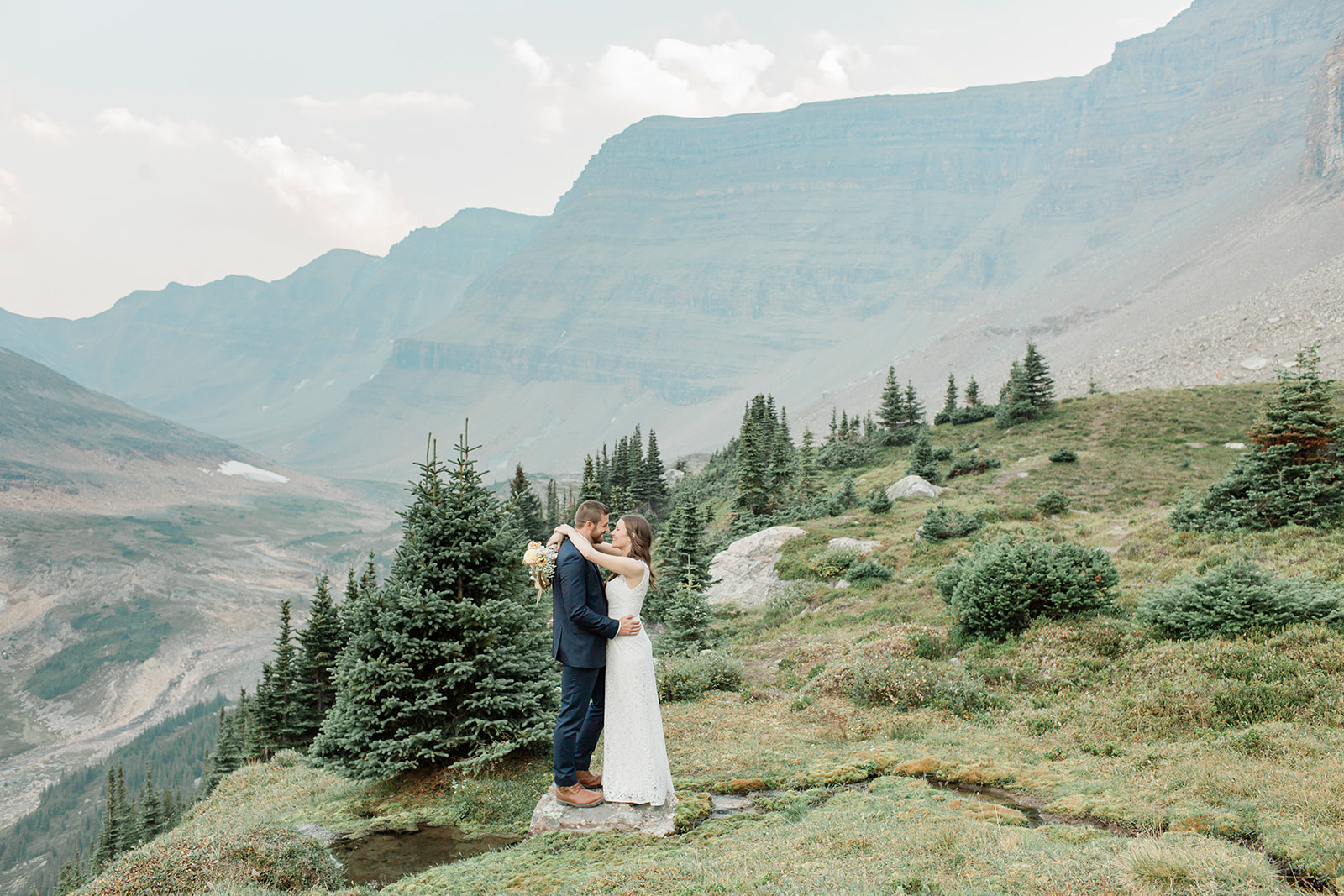 A sustainable Alberta wedding couple in Banff National Park.