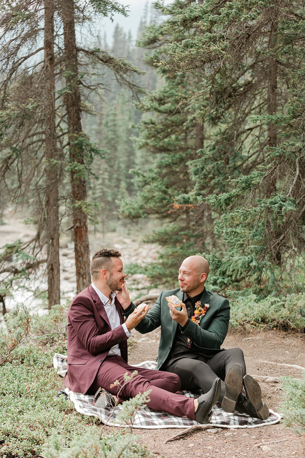 An elopement couple shares pastries during a picnic at Mistaya Canyon. 