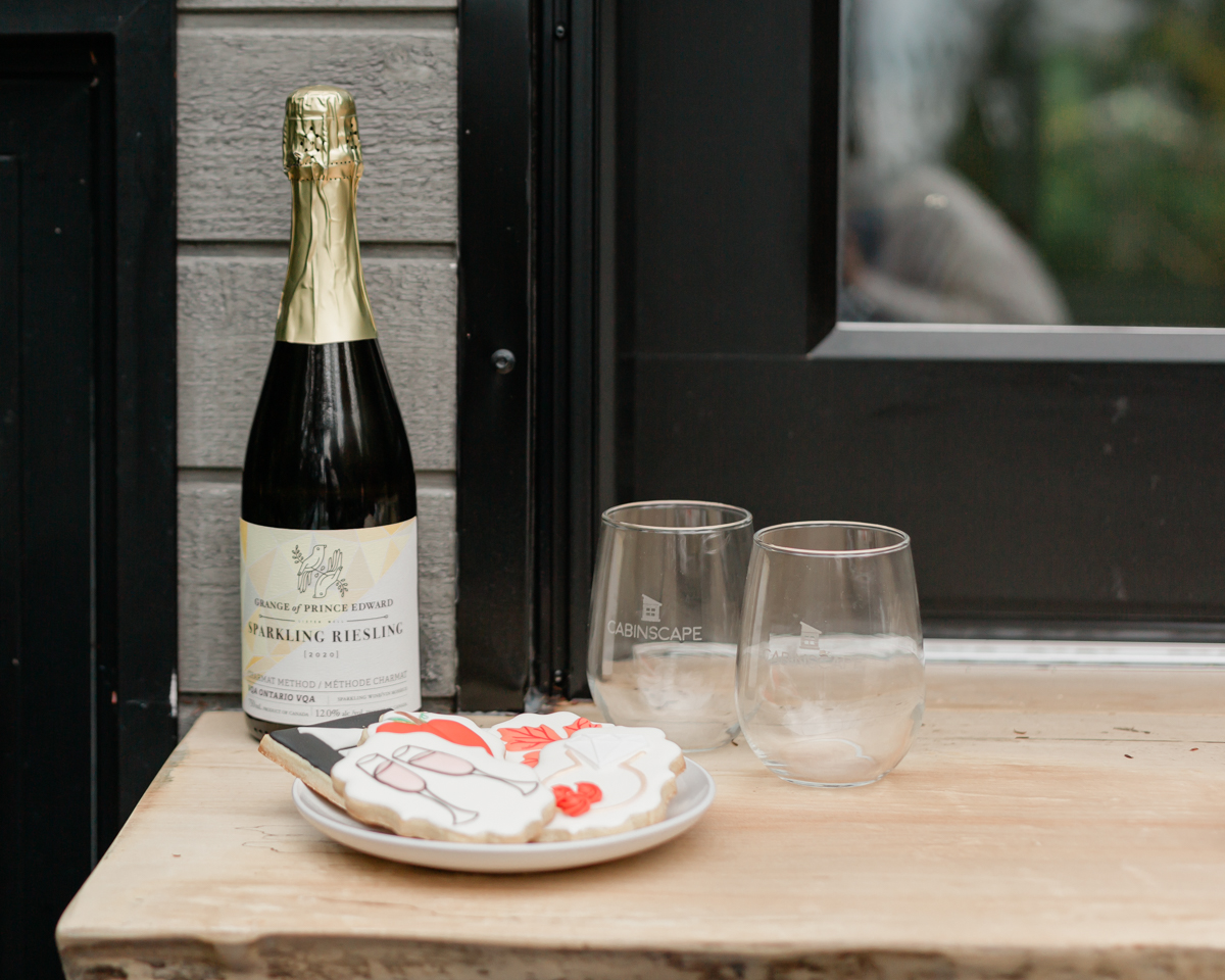 Champagne and cookies during Regan & Dom's Muskoka elopement