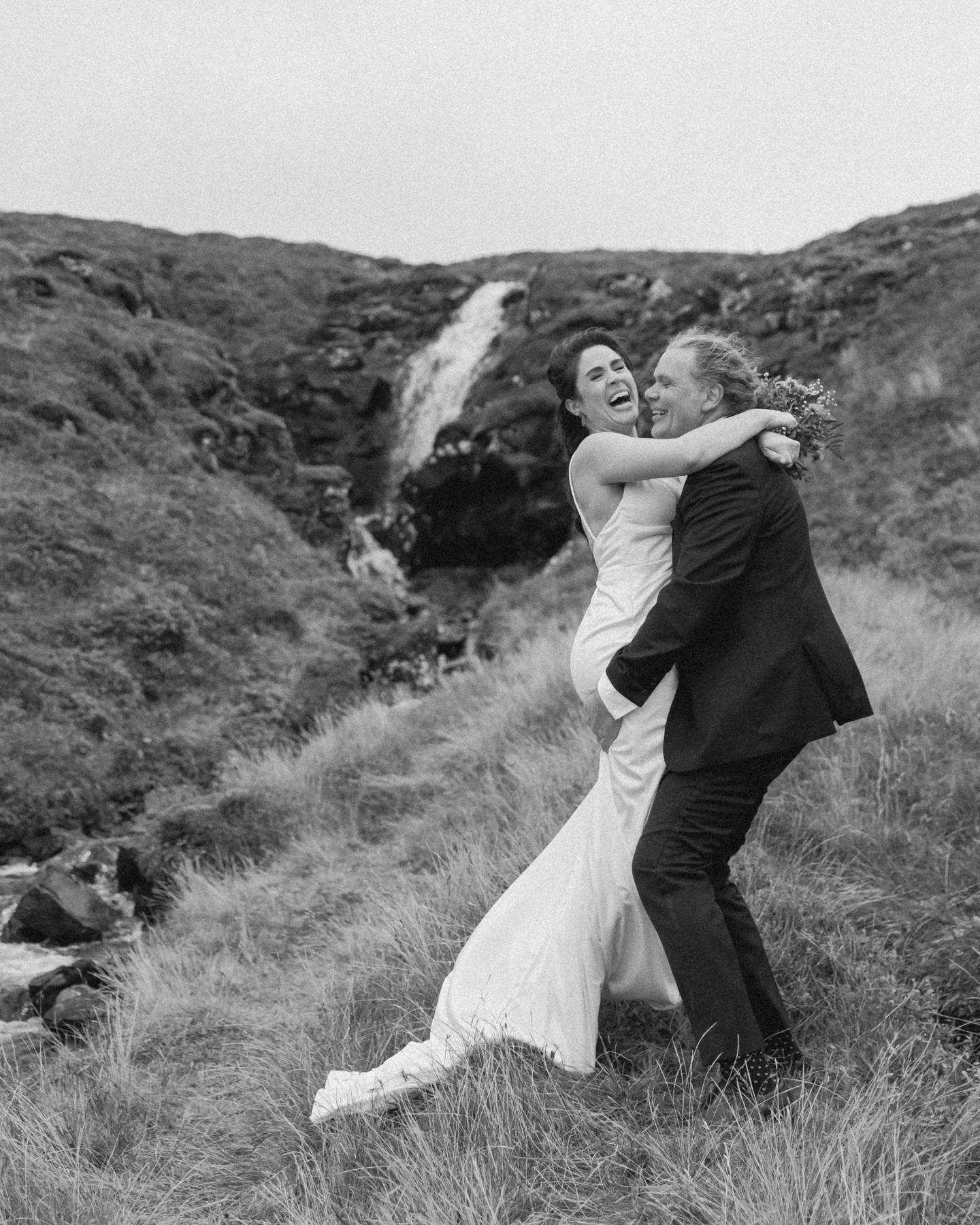 A black and white couples portrait in Iceland
