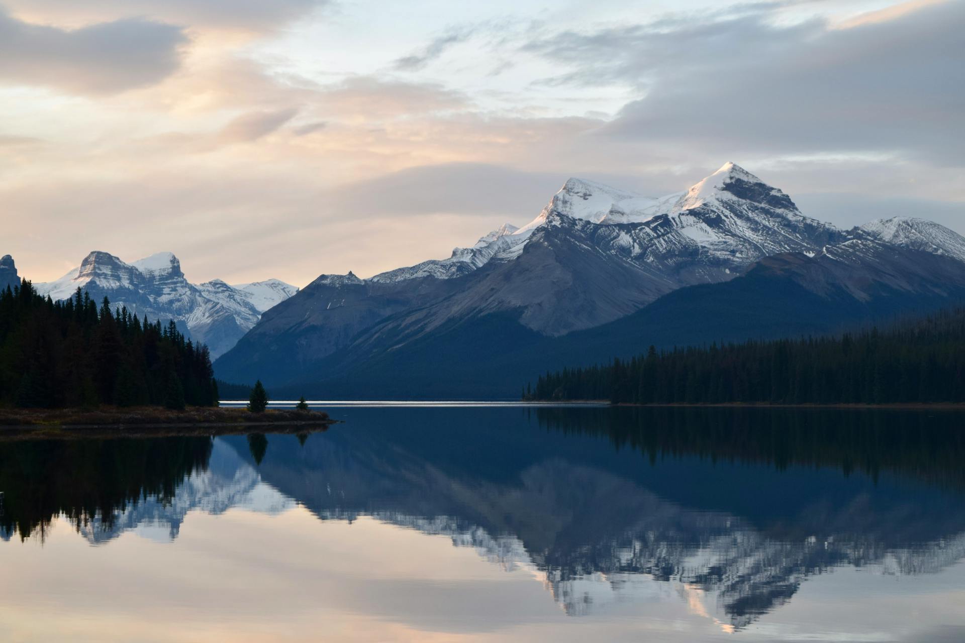 maline lake in jasper national park