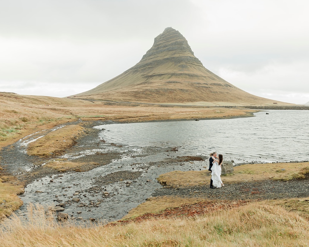 Kristen & adam elope at Kirkjufell Mountain in iceland