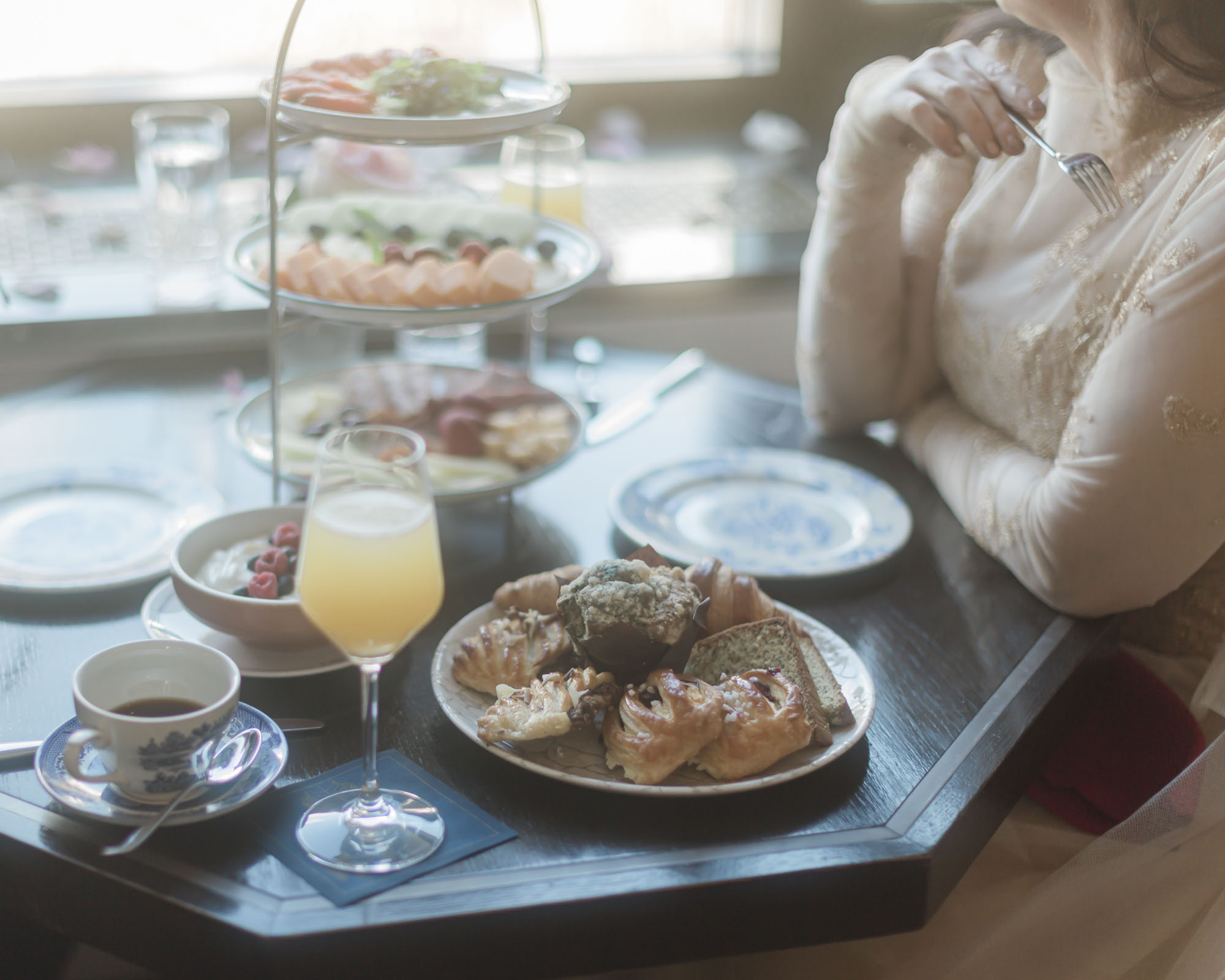 Eating brunch in the Fairview Bar and Restaurant at the Chateau Lake Louise