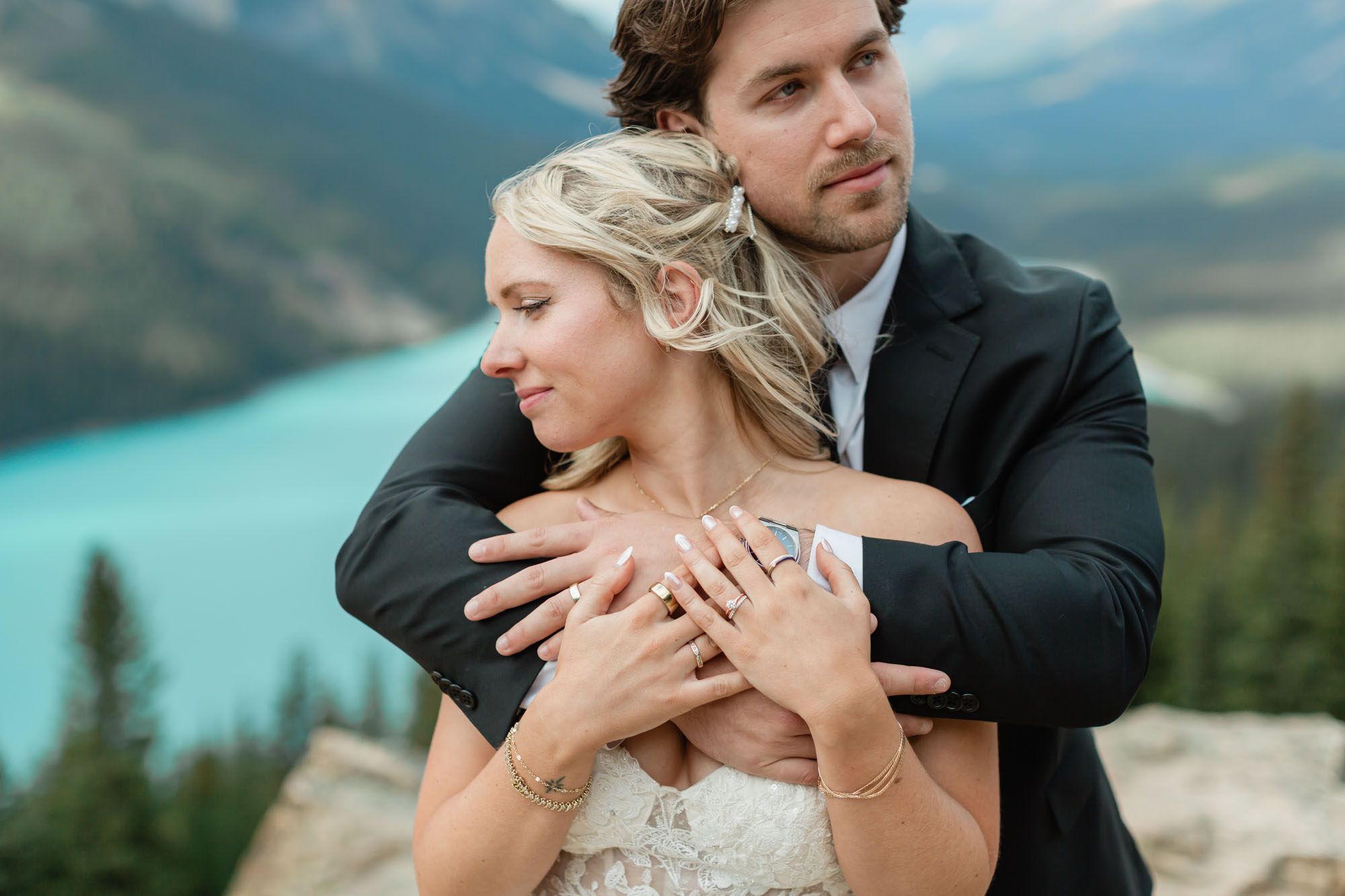 close up views of the couple's wedding rings