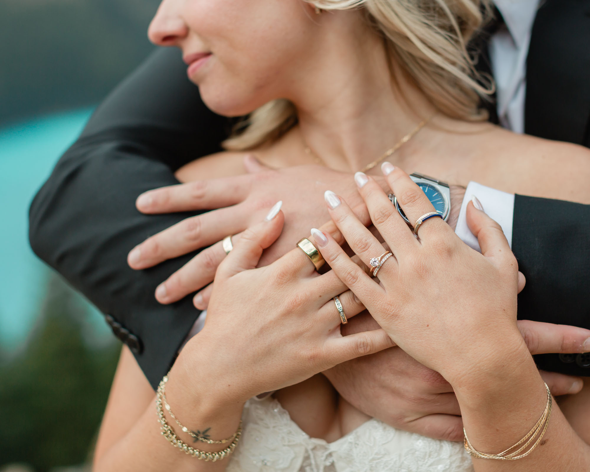 close up views of the couple's wedding rings