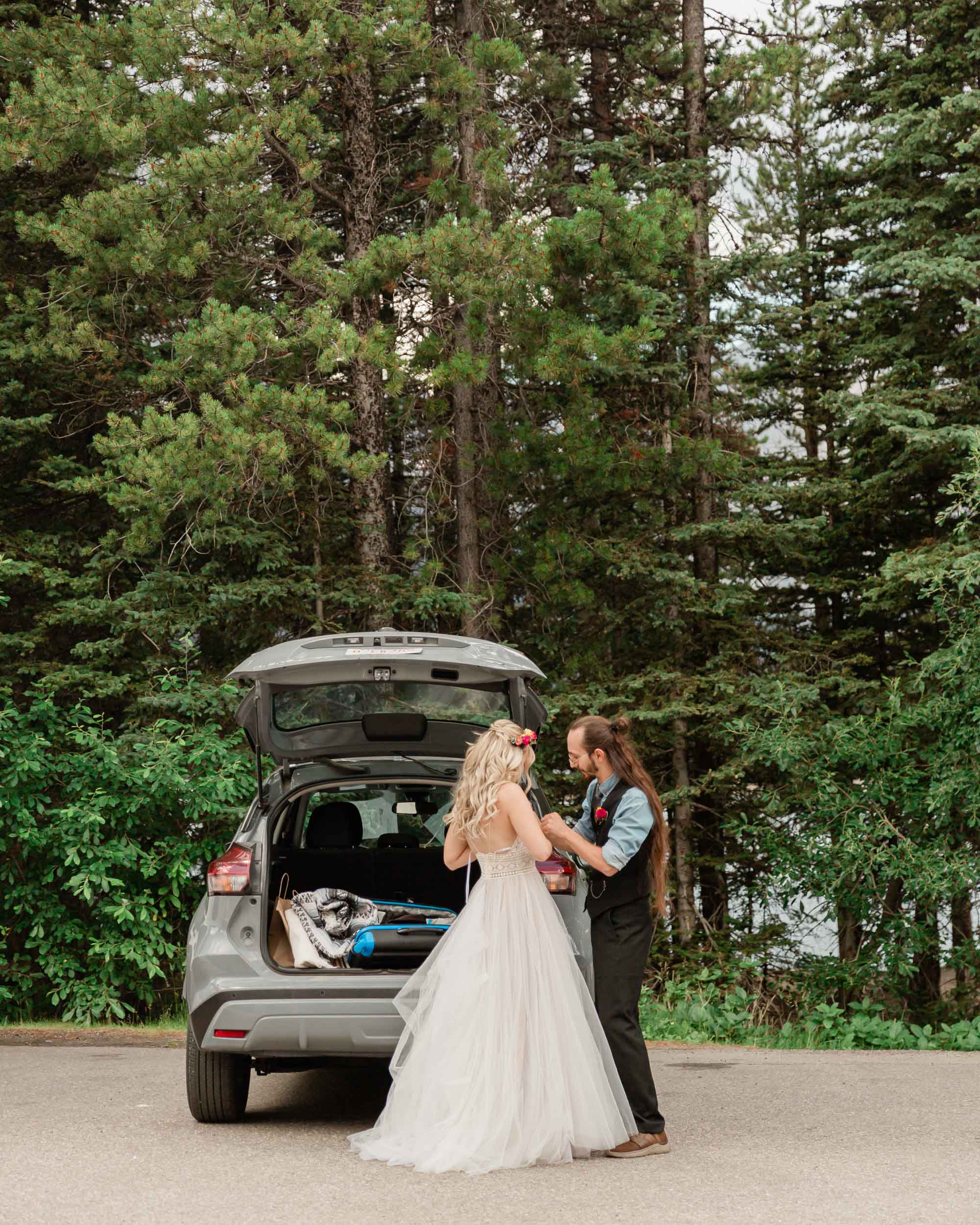 getting ready by the car before the first look