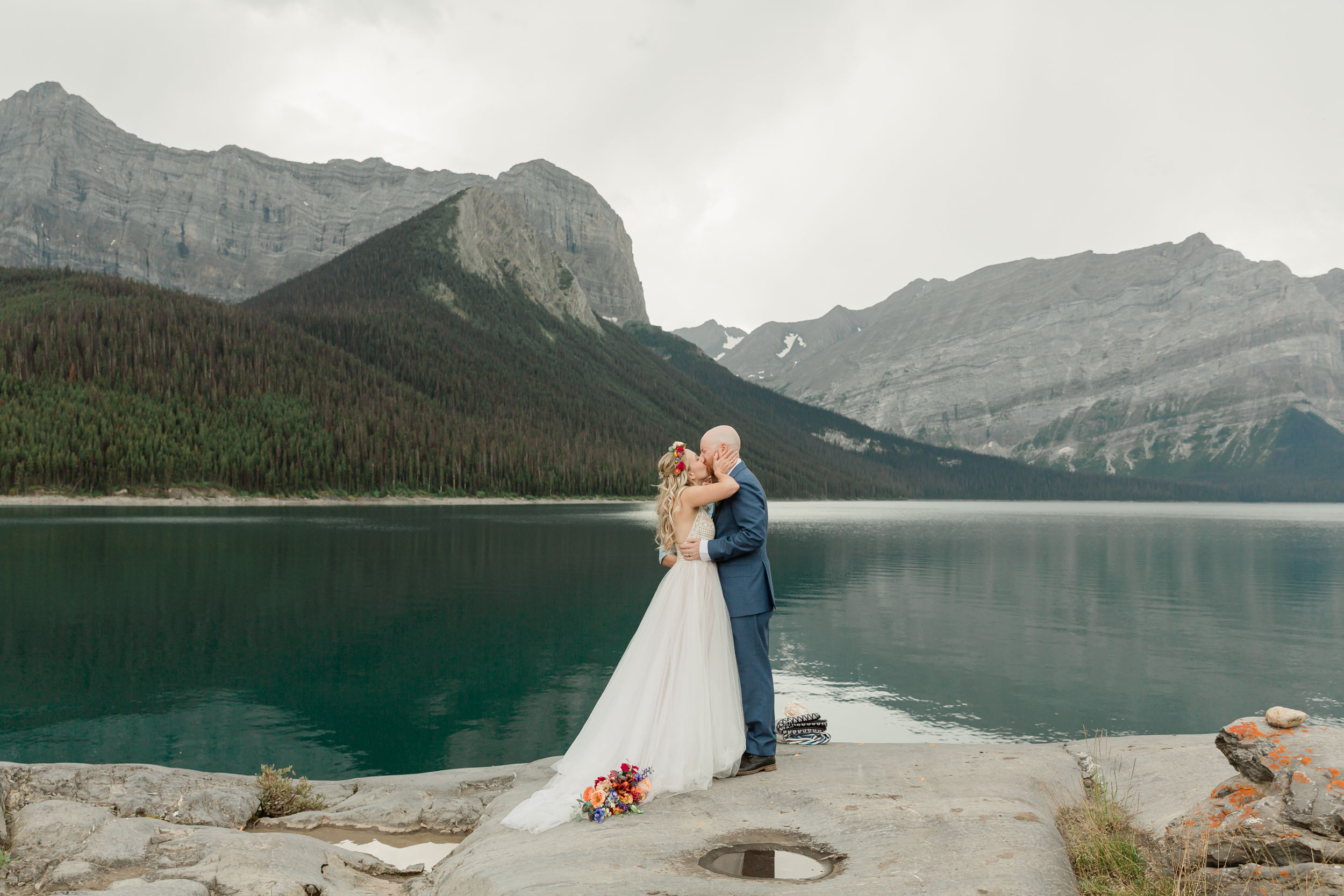 the couple kissing for their kananaskis mountain elopement ceremony