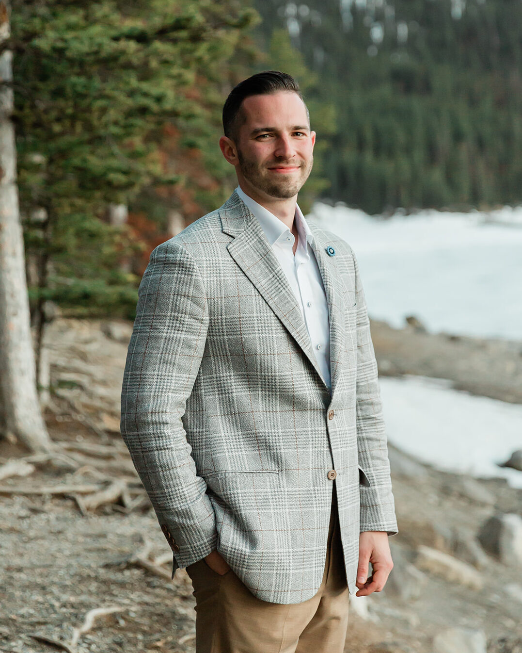 Experience this Spring Kananaskis elopement and discover why this mountain destination is an alternative to Banff for an intimate wedding.