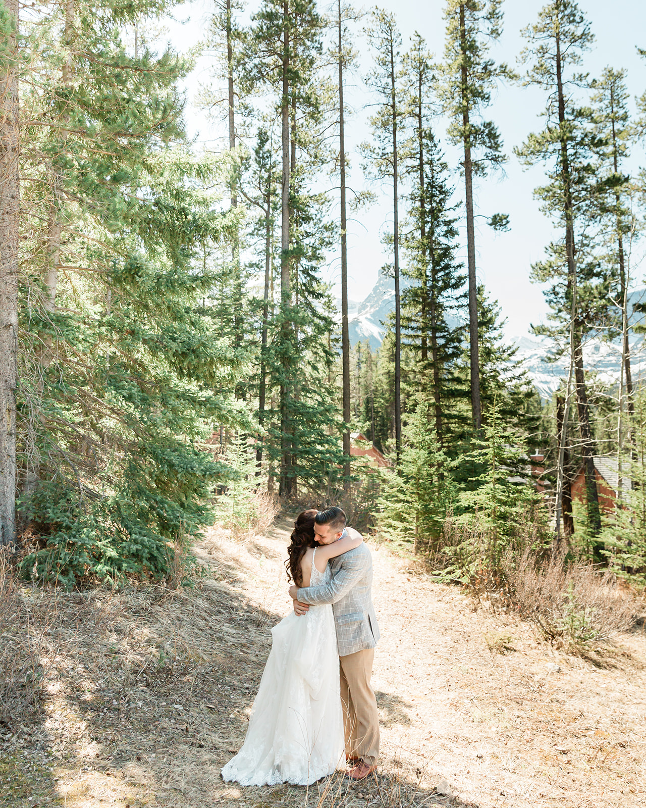 Experience this Spring Kananaskis elopement and discover why this mountain destination is an alternative to Banff for an intimate wedding.