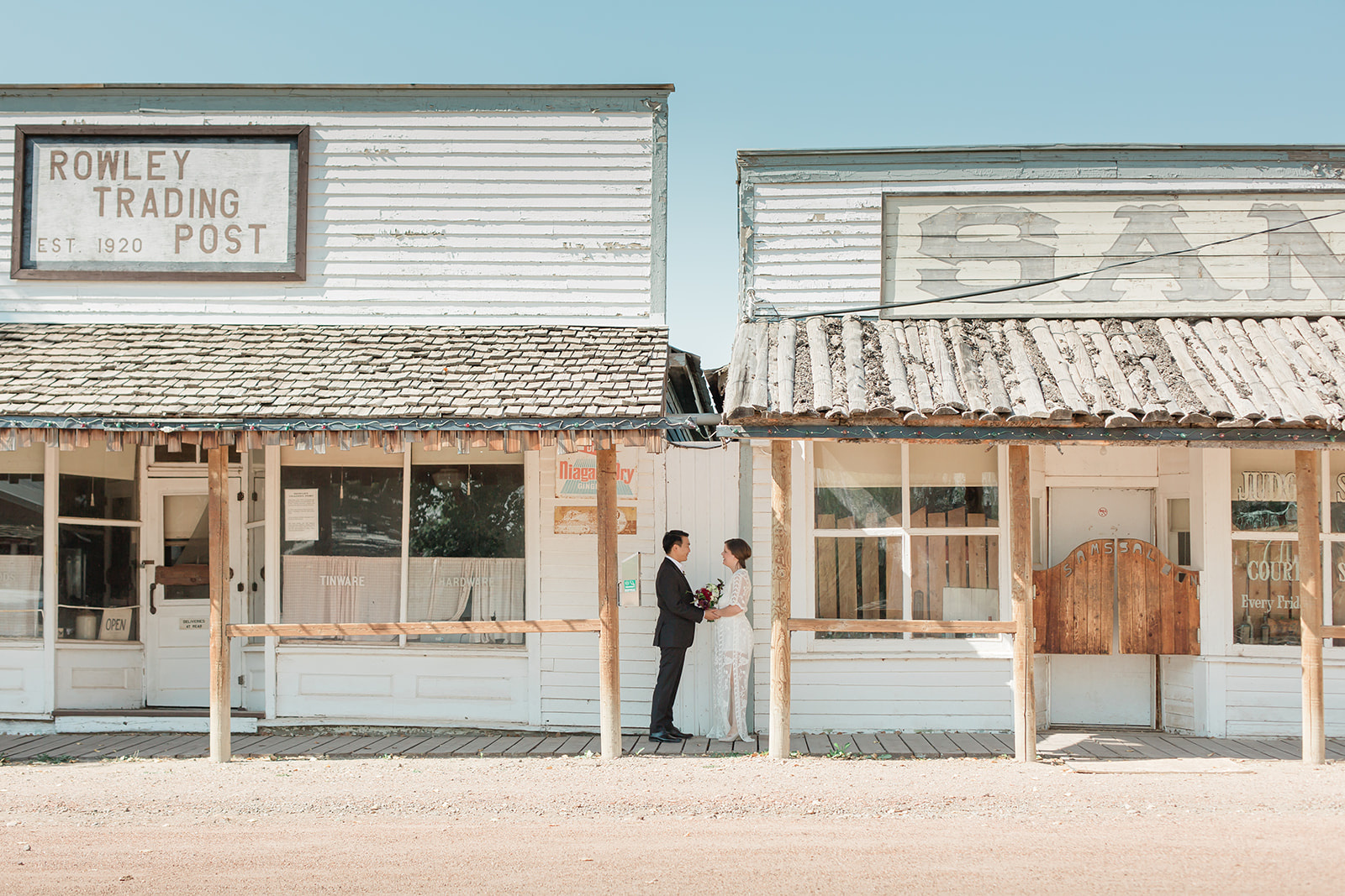 Drumheller elopement in Alberta