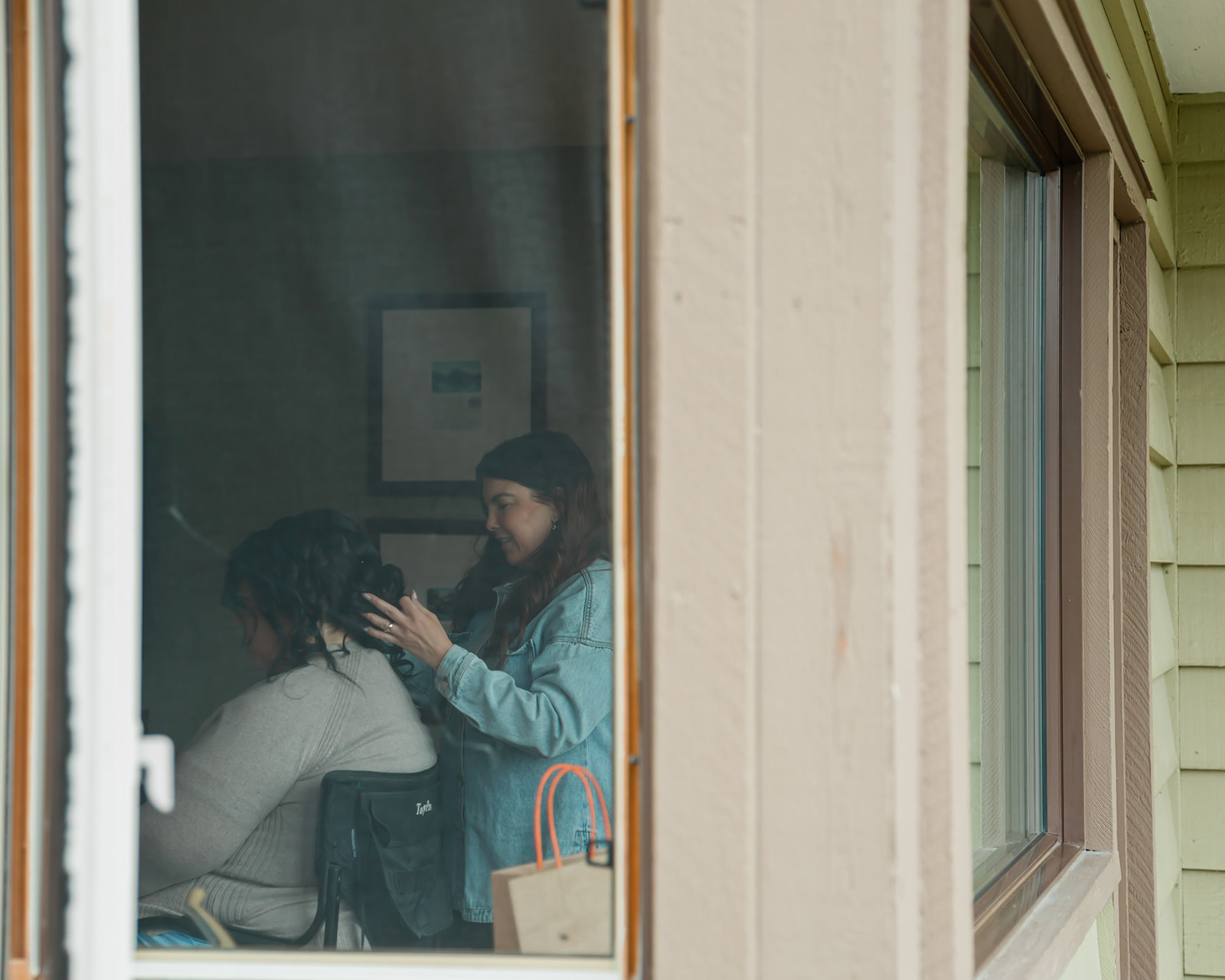 See Rachel and Russell’s Lake Minnewanka elopement, from an intimate Banff ceremony and rainbow to Two Jack Lake, dancing, and star photos.