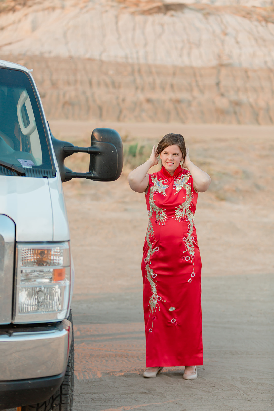 Drumheller elopement with traditional Chinese attire