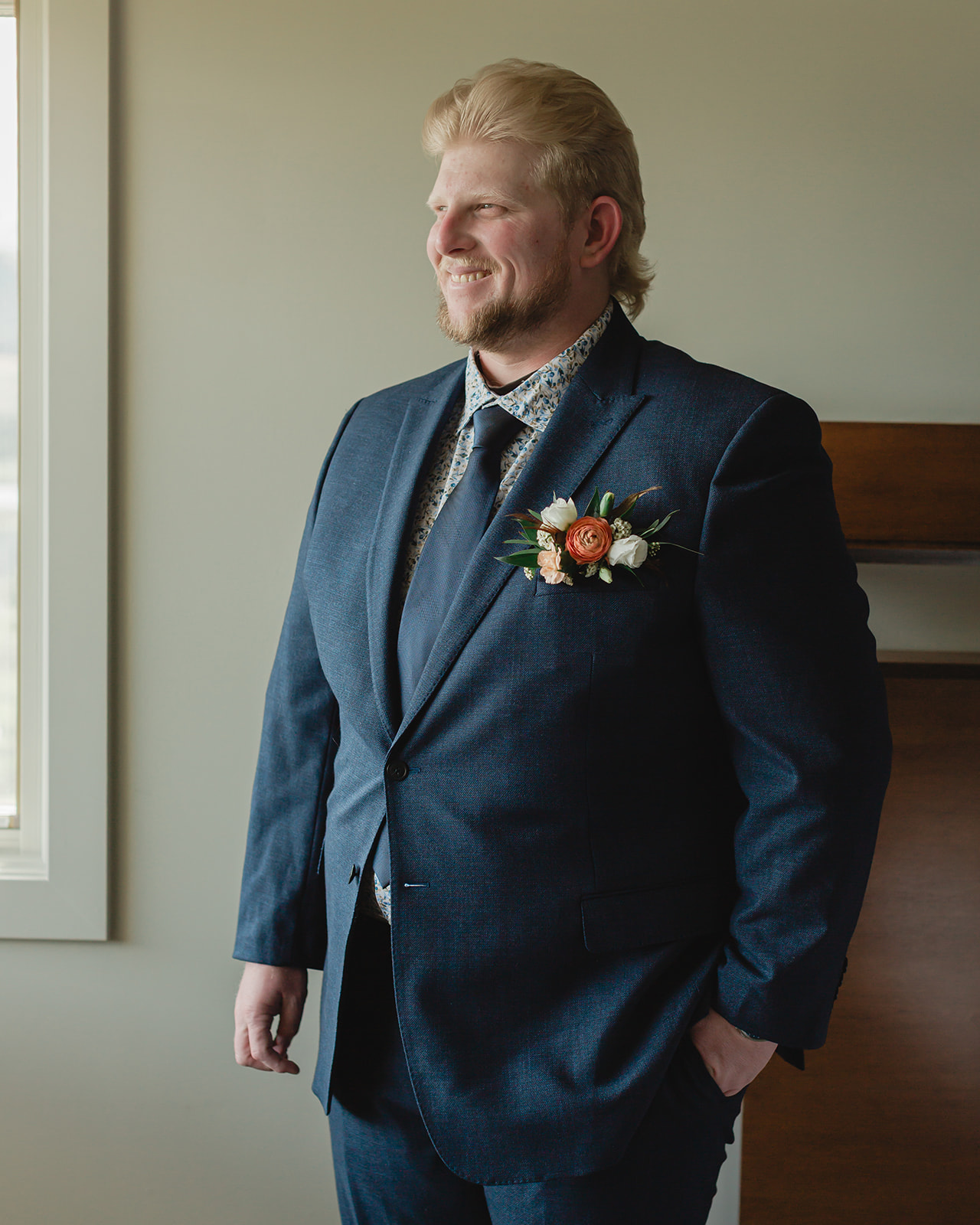 See Rachel and Russell’s Lake Minnewanka elopement, from an intimate Banff ceremony and rainbow to Two Jack Lake, dancing, and star photos.